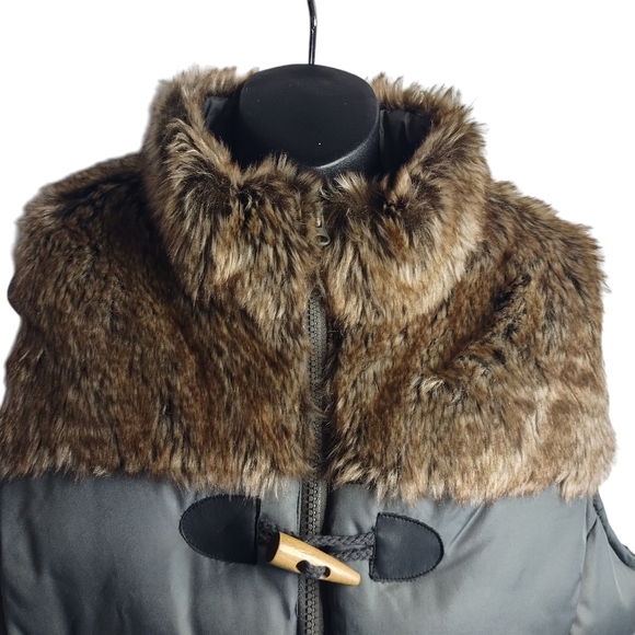 Ruff Hewn Faux Fur Puffer Vest Women’s Size M Gray Full Zip Togg Button Quilted - Picture 4 of 9